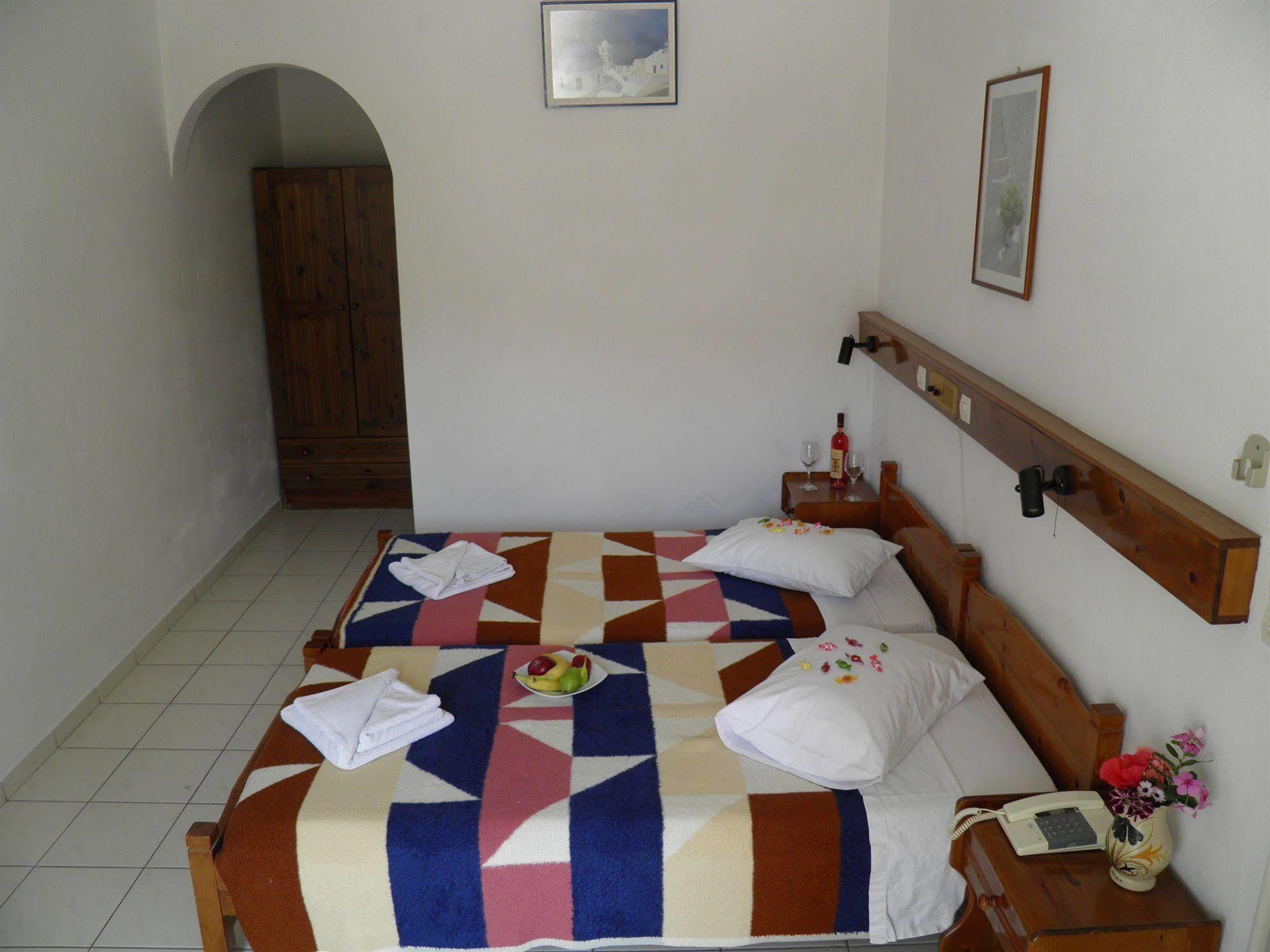 Levante Hotel Kamari (Santorini)